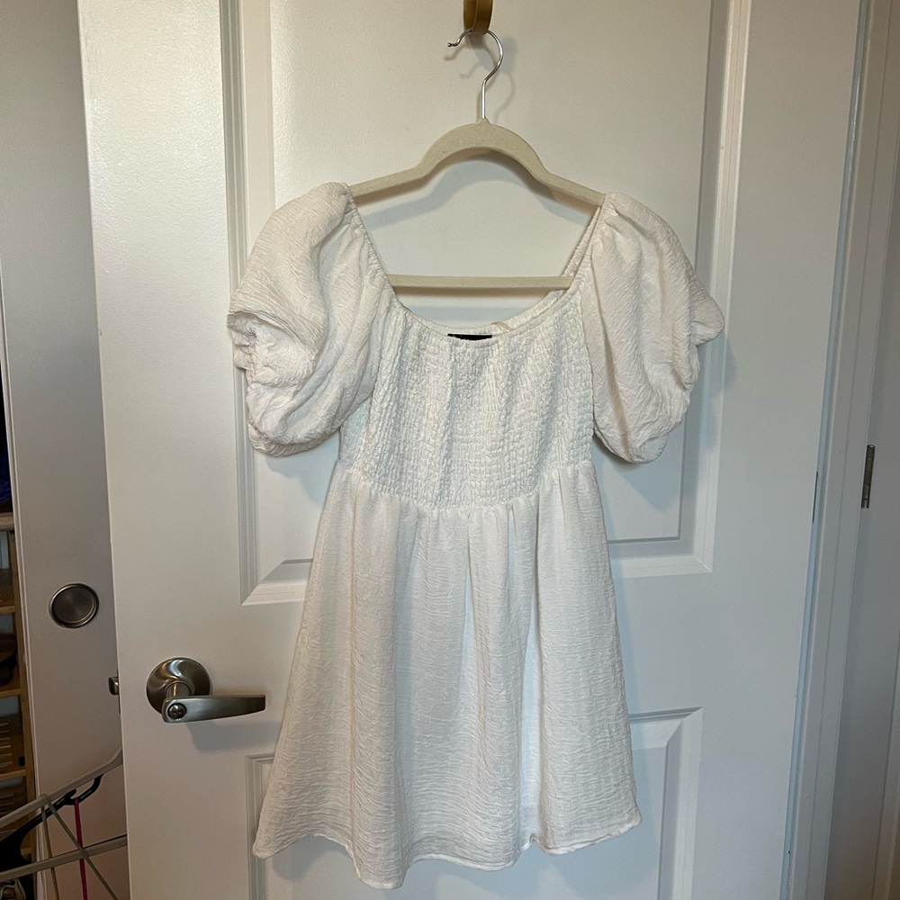 White boutique short sleeve mini dress